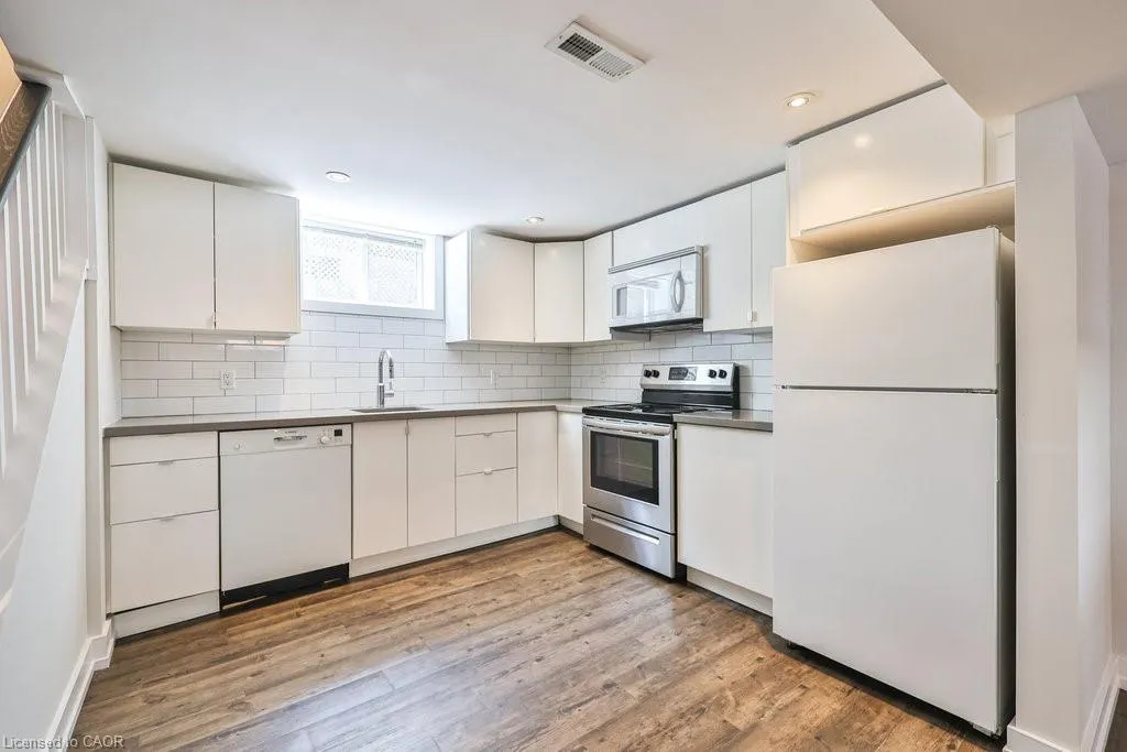 256 Walter Avenue S