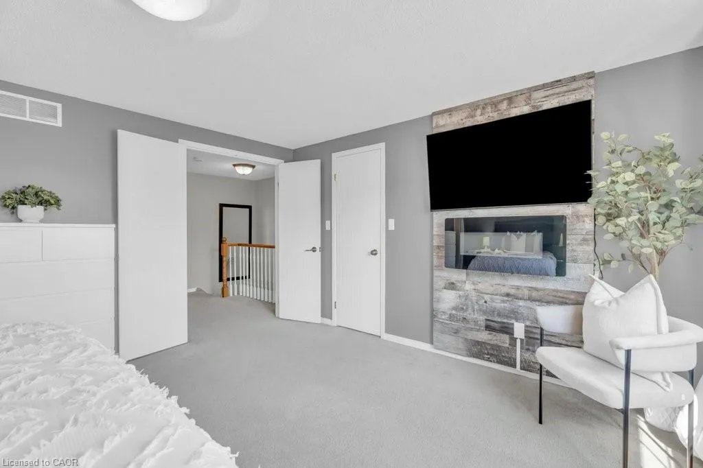 84 Westmeadow Drive, #9