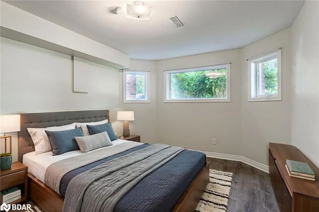 239 Simcoe Street
