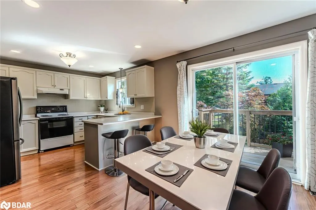 239 Simcoe Street