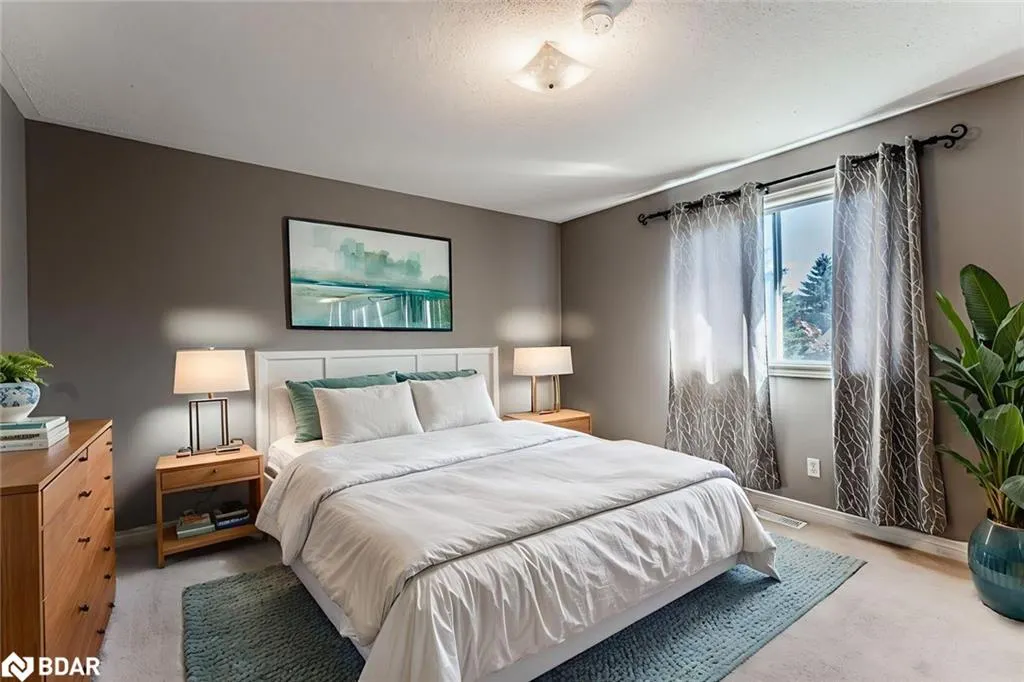 239 Simcoe Street