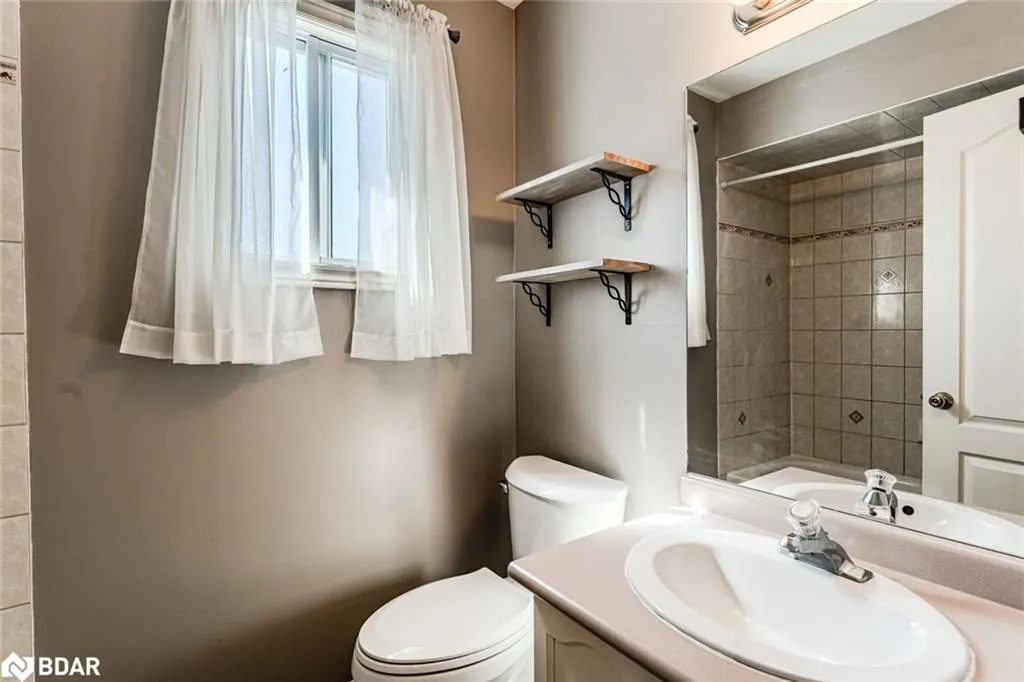 239 Simcoe Street