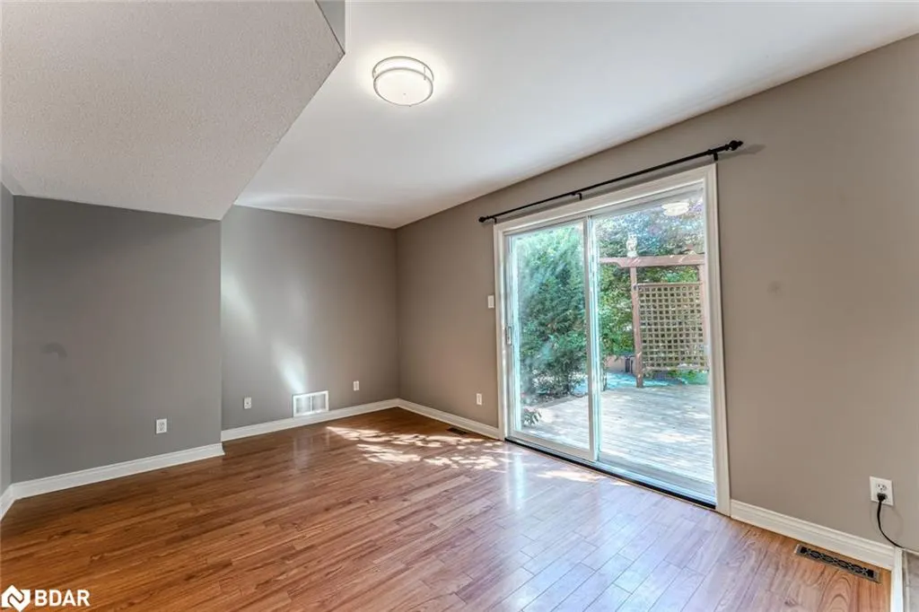 239 Simcoe Street