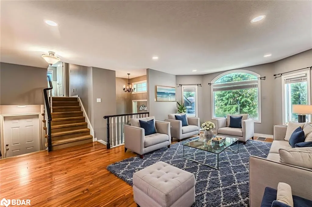 239 Simcoe Street