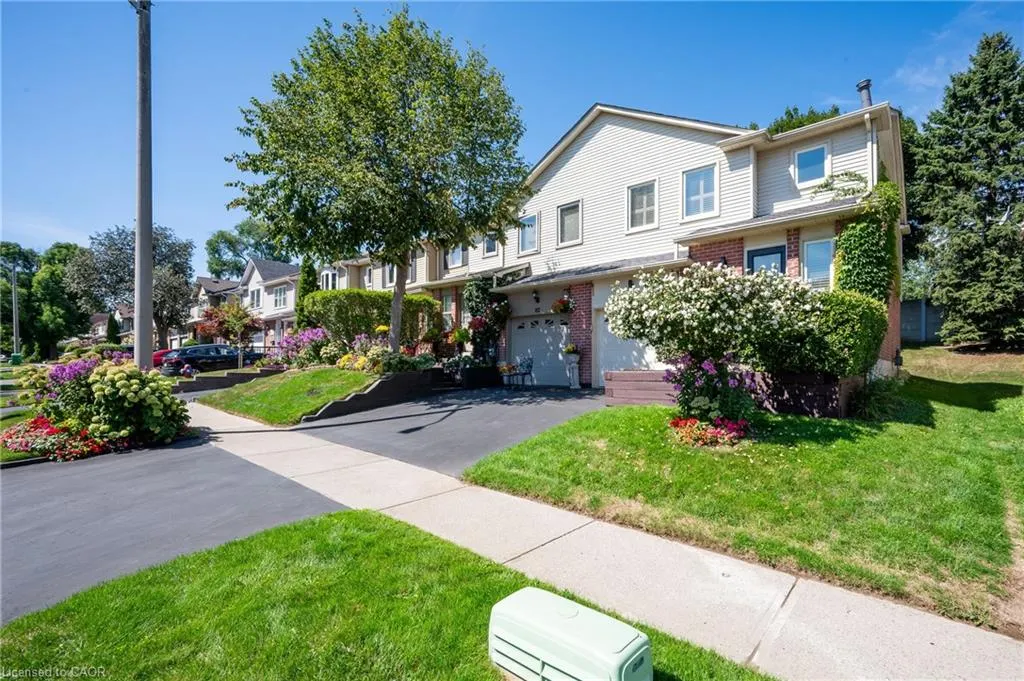 815 Sweetwater Crescent