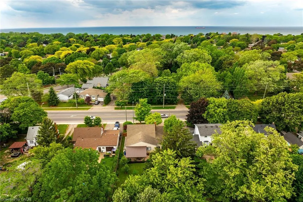 148 Lakeshore Road