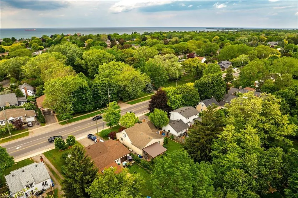 148 Lakeshore Road
