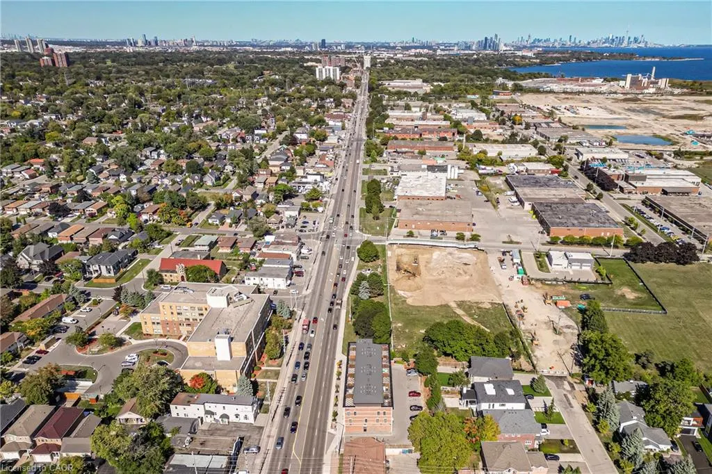 760 Lakeshore Road E, #207