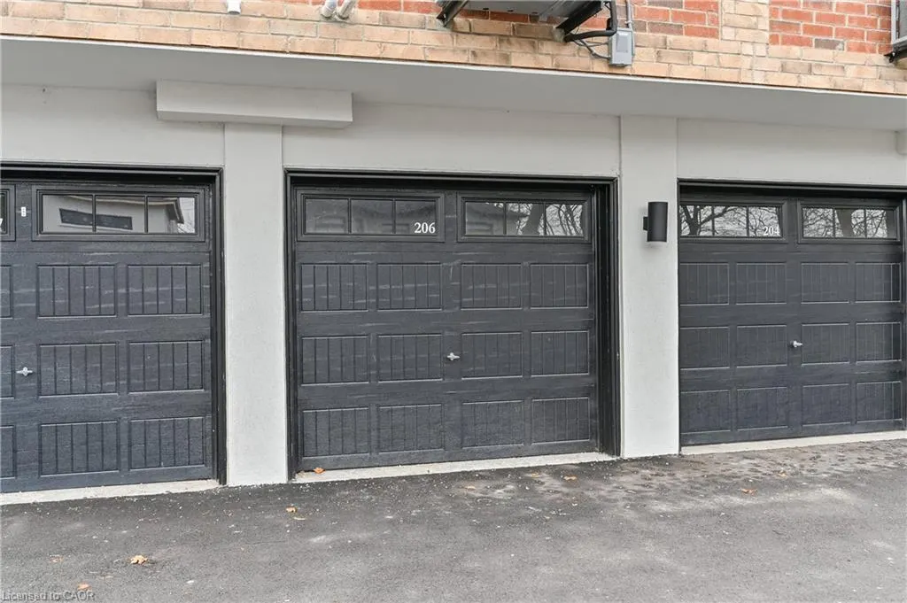 760 Lakeshore Road E, #207