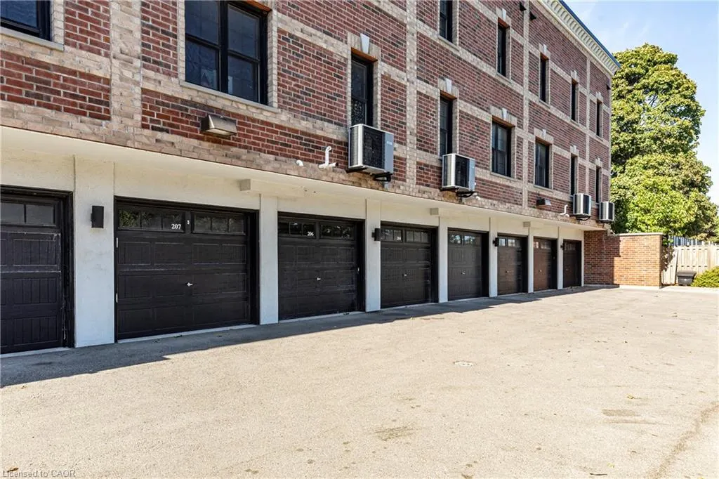 760 Lakeshore Road E, #207
