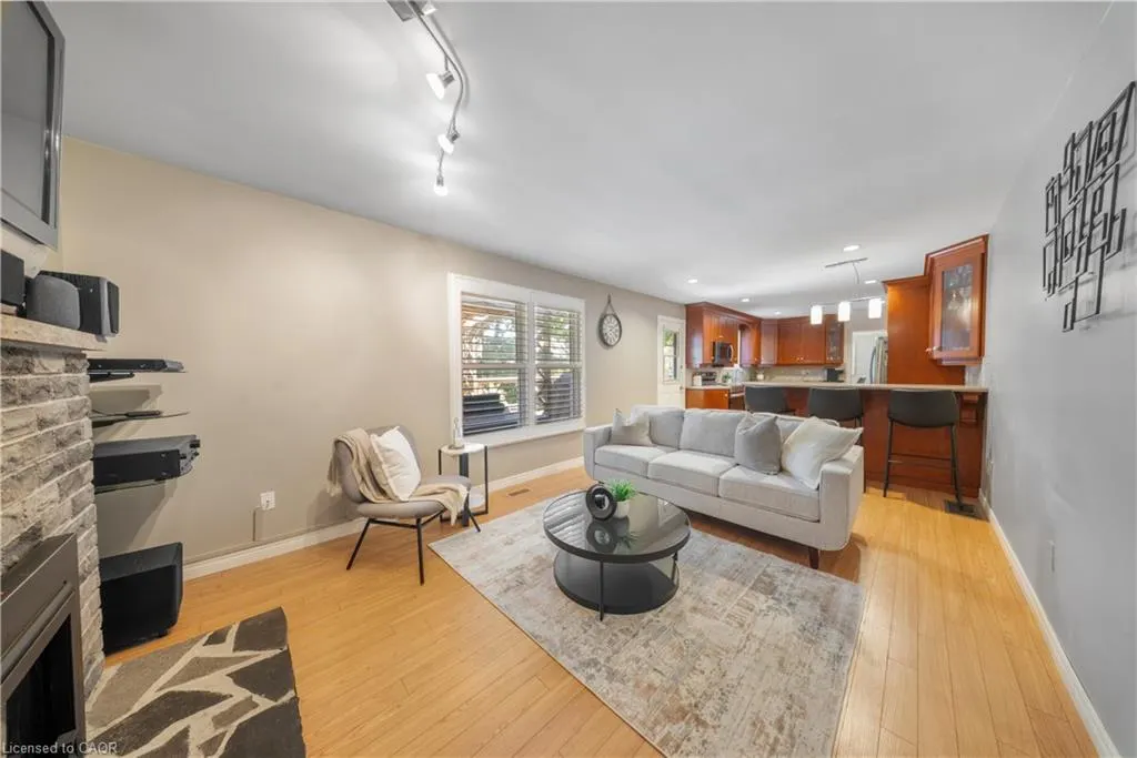 54 Pathfinder Crescent