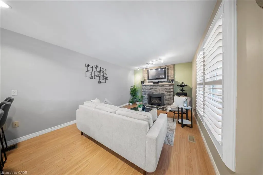 54 Pathfinder Crescent