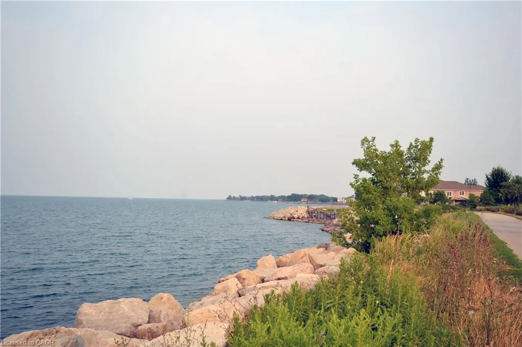 98 Shoreview Place, #6