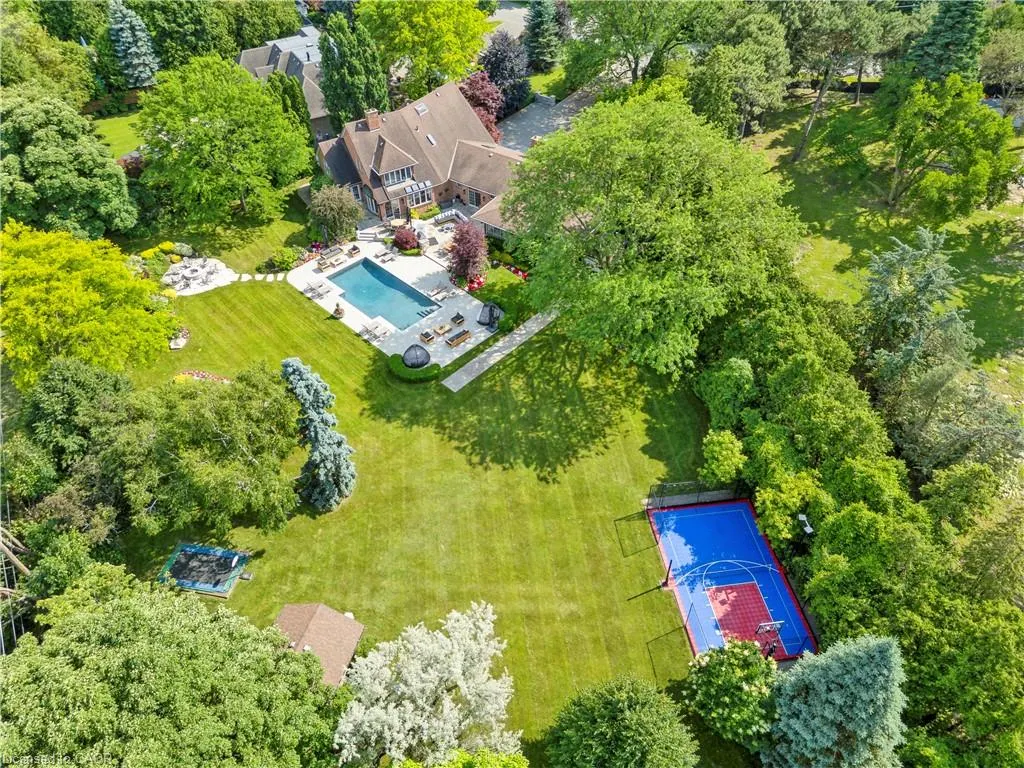 19 Lorraine Gardens