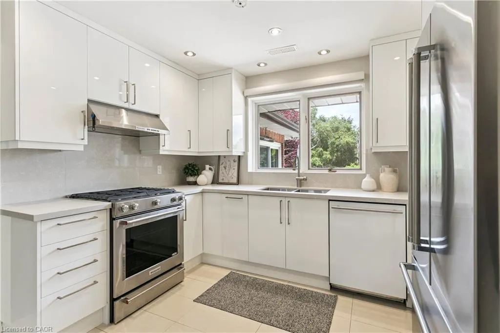 19 Lorraine Gardens