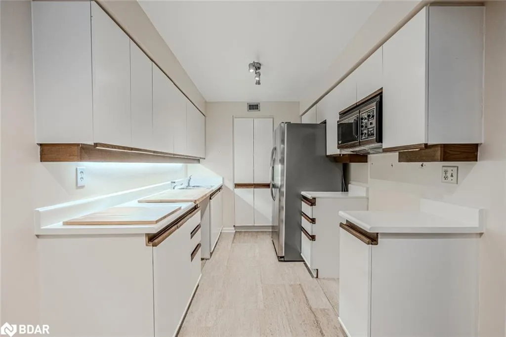 80 Front Street E, #824