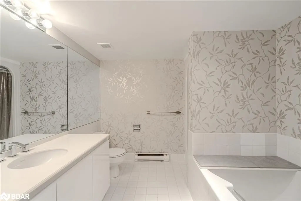 80 Front Street E, #824