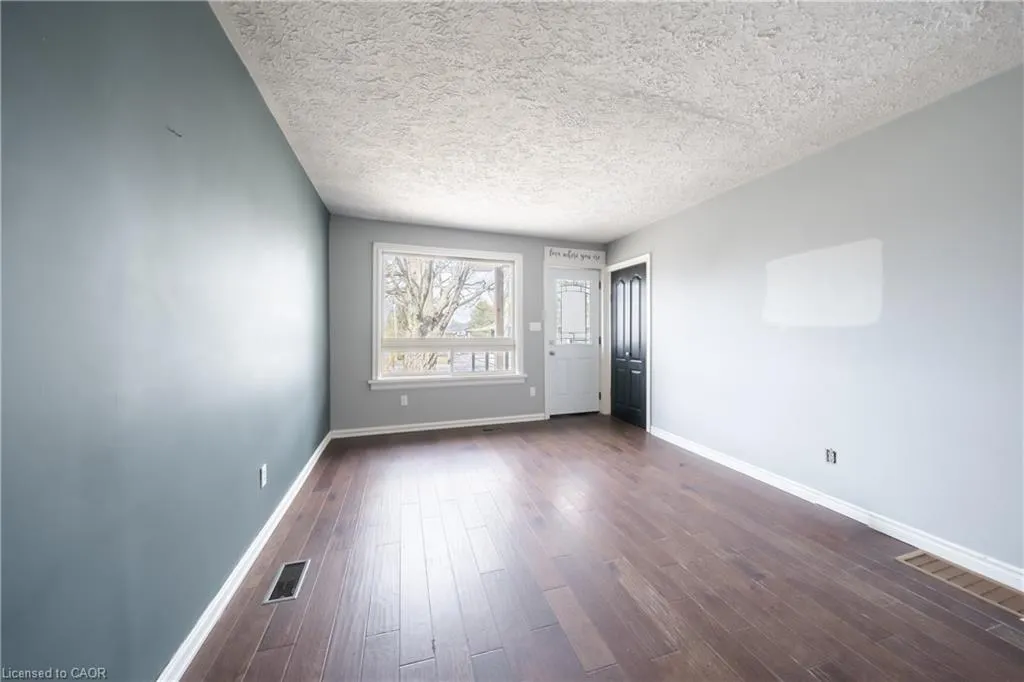 21 Renfrew Street E