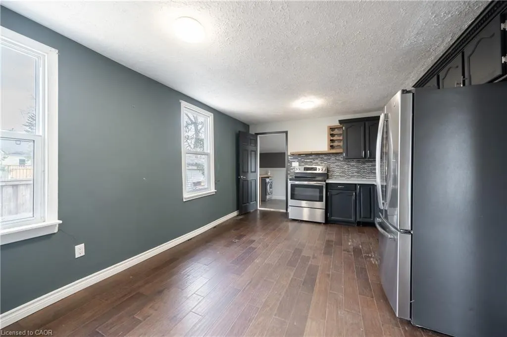 21 Renfrew Street E