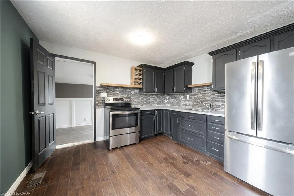 21 Renfrew Street E