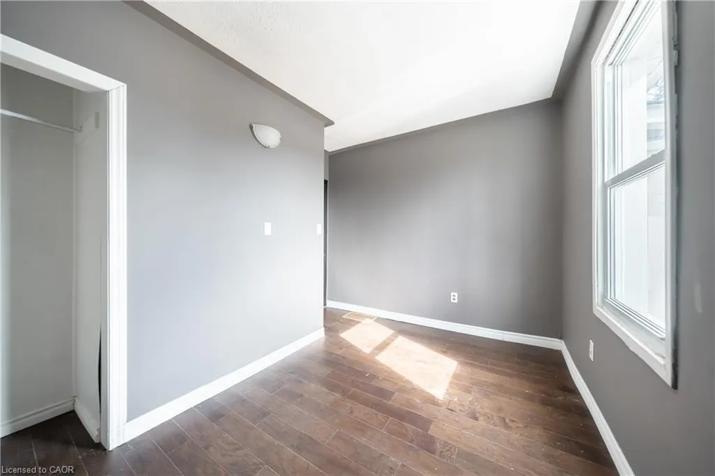 21 Renfrew Street E