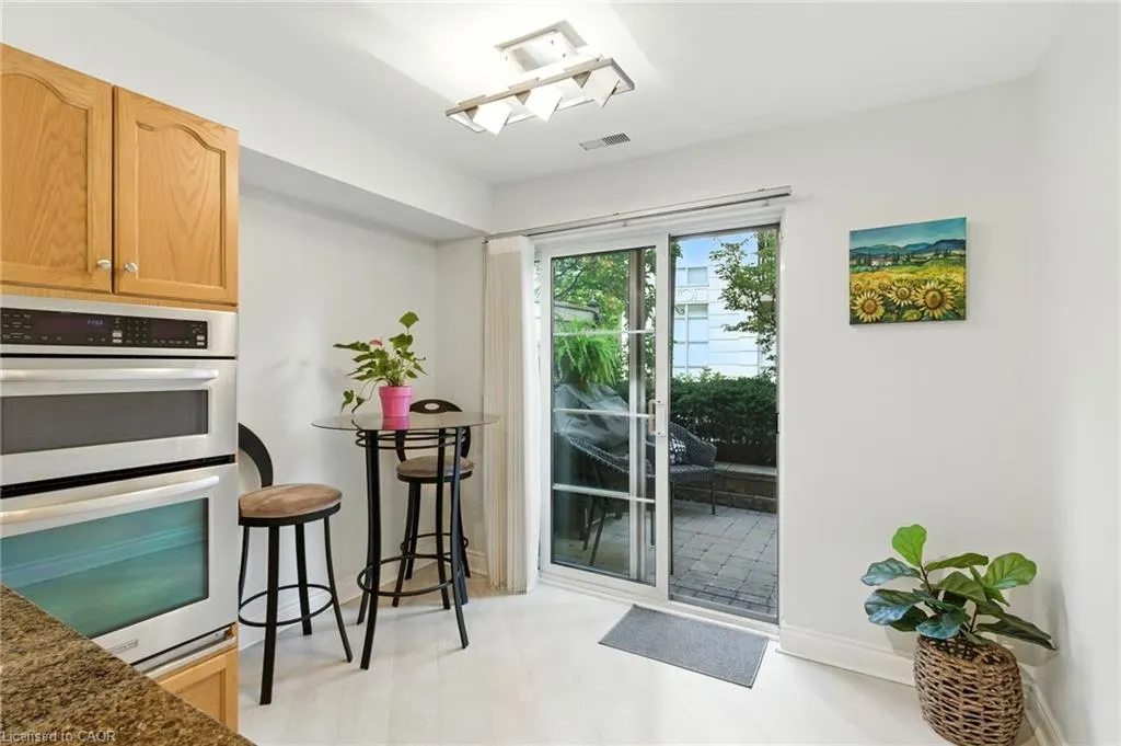 442 Maple Avenue, #7
