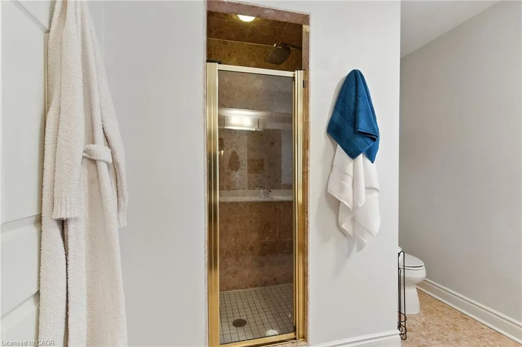442 Maple Avenue, #7