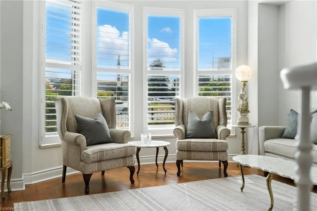 442 Maple Avenue, #7
