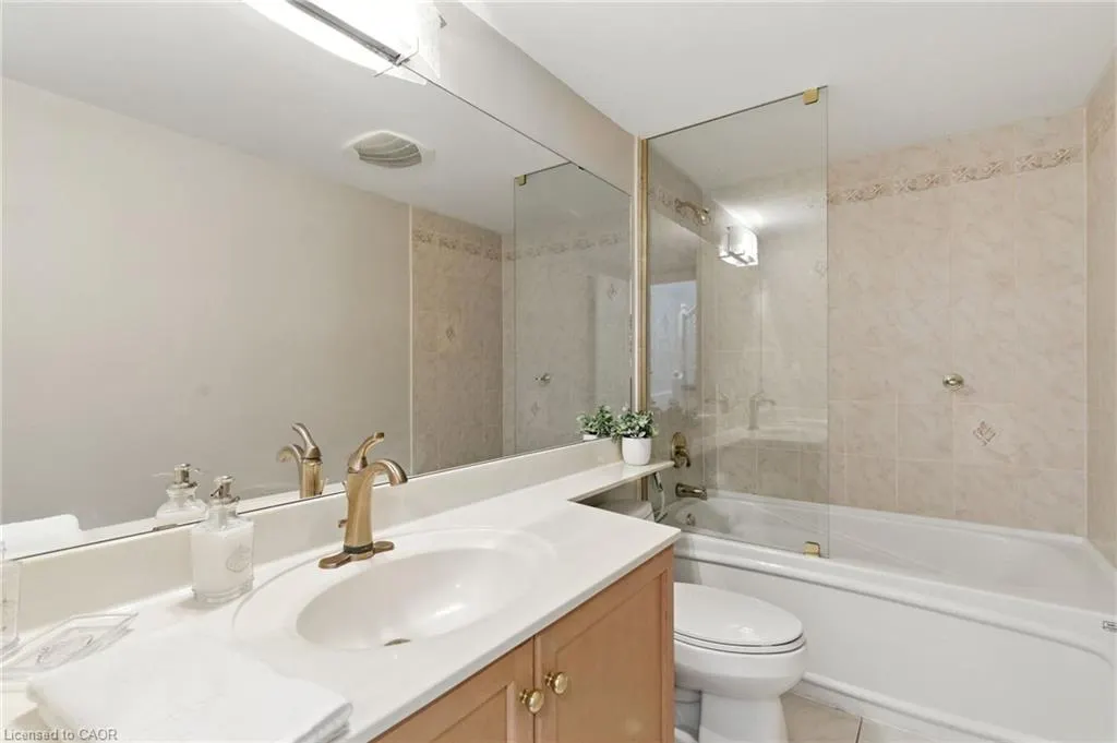 442 Maple Avenue, #7