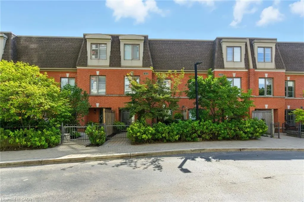 442 Maple Avenue, #7