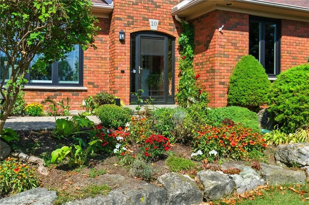 10 Featherstone Avenue