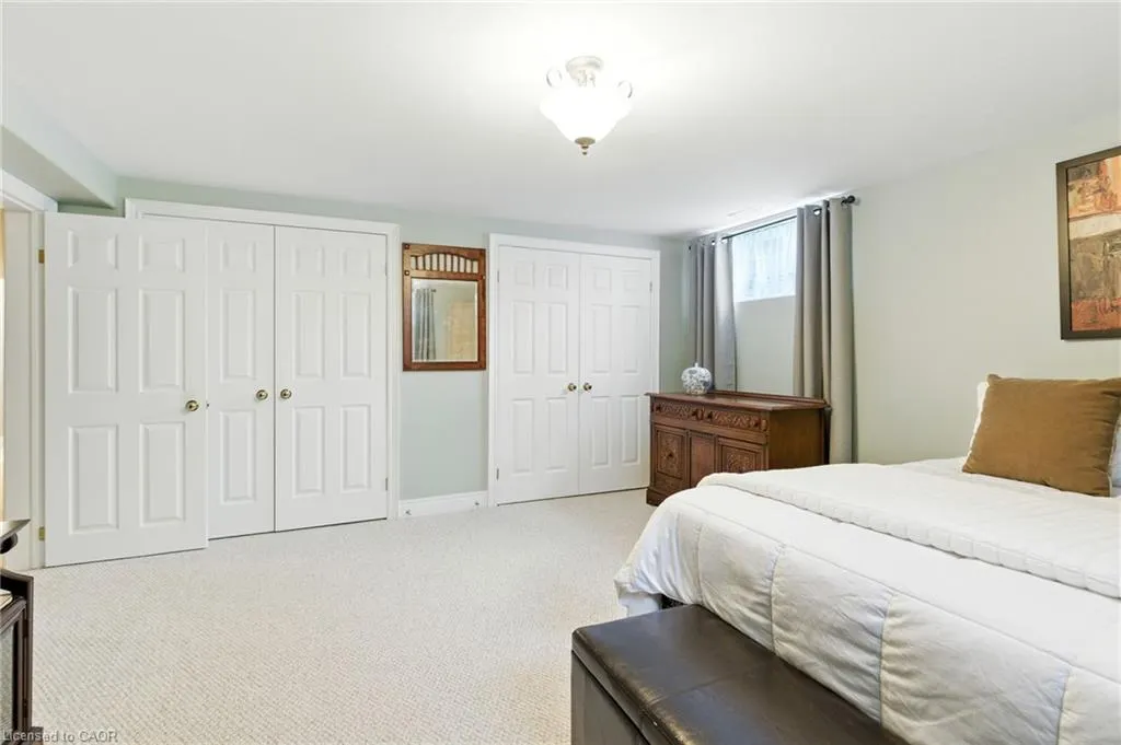 10 Featherstone Avenue