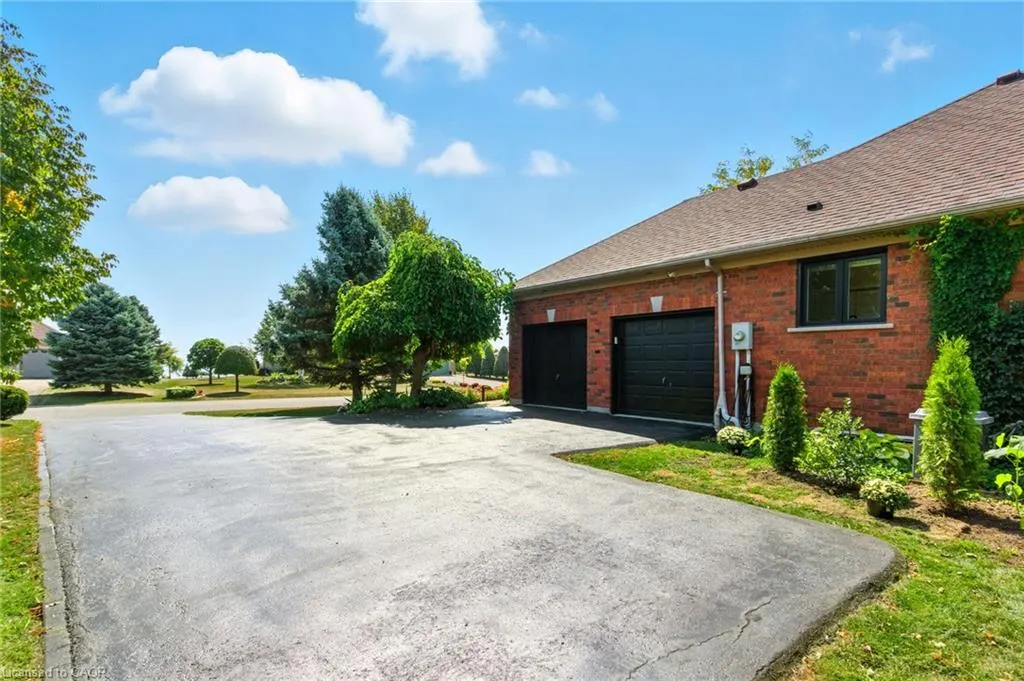 10 Featherstone Avenue