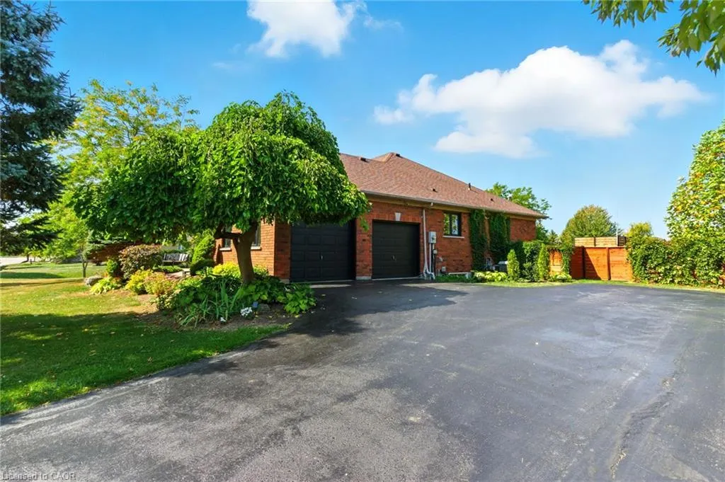 10 Featherstone Avenue