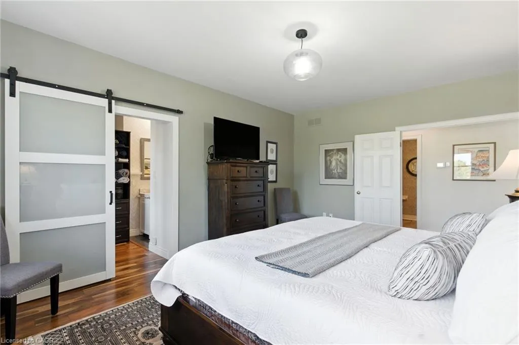 10 Featherstone Avenue