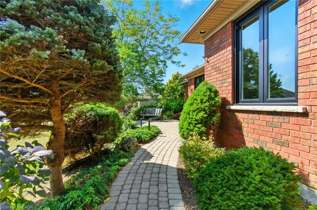 10 Featherstone Avenue