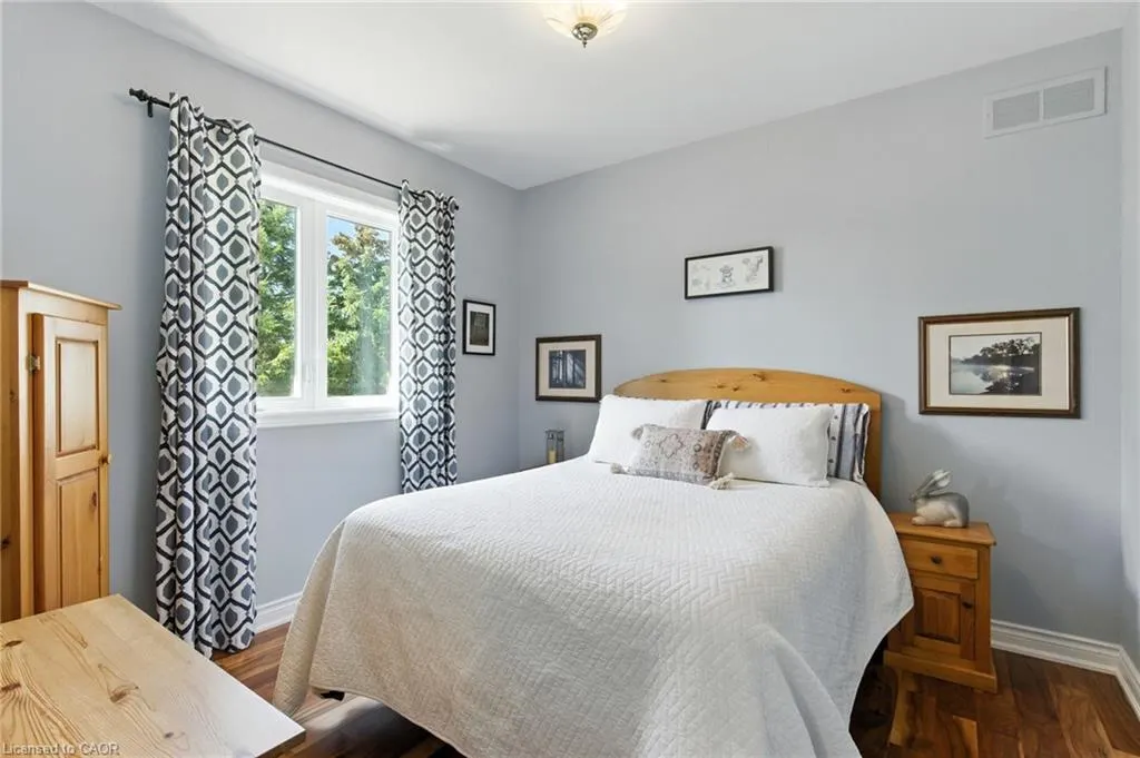 10 Featherstone Avenue