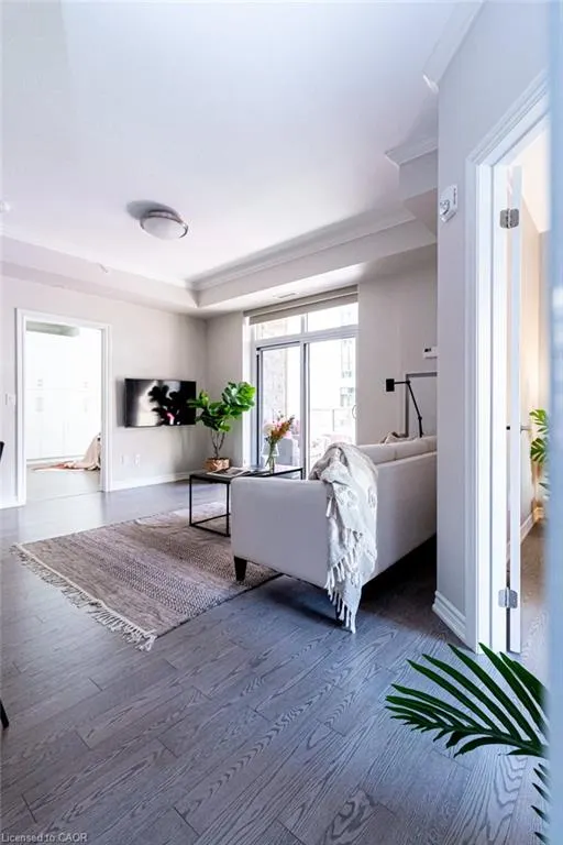 81 Robinson Street, #203