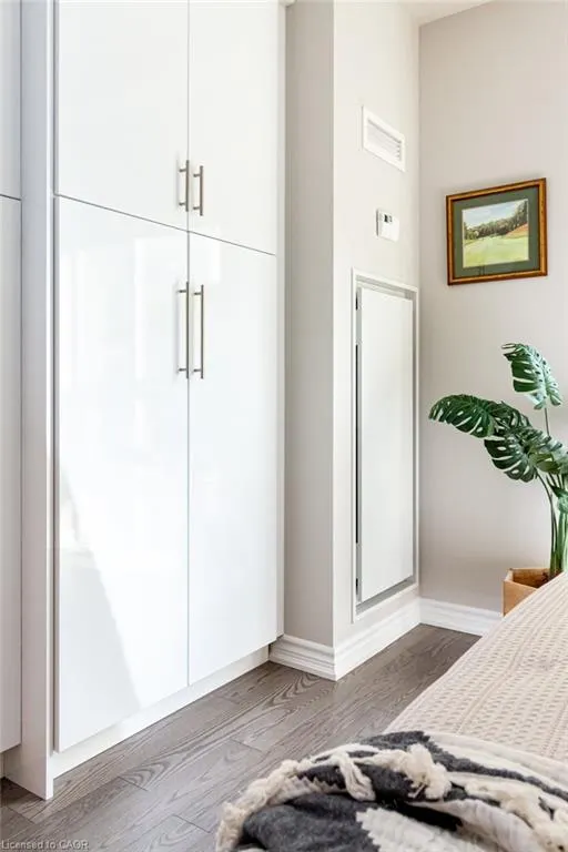 81 Robinson Street, #203