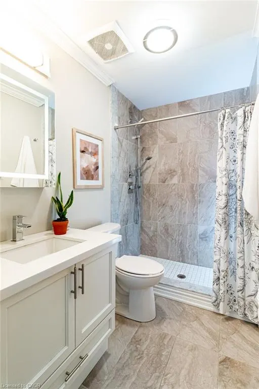 81 Robinson Street, #203