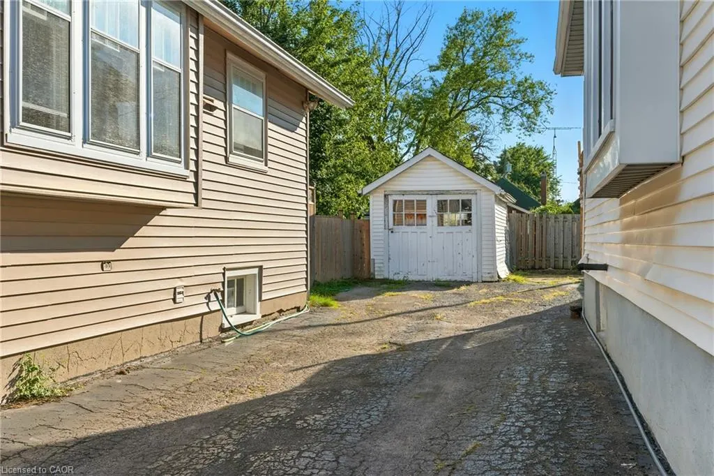27 Dexter Street