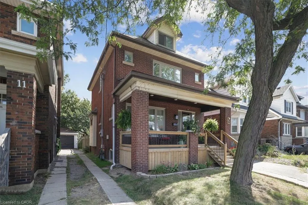 15 Ottawa Street S