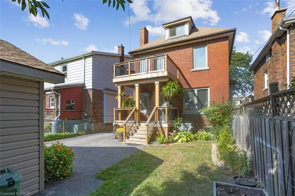 15 Ottawa Street S