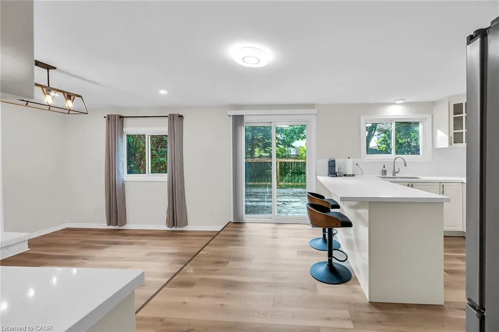 494 Kortright Road W