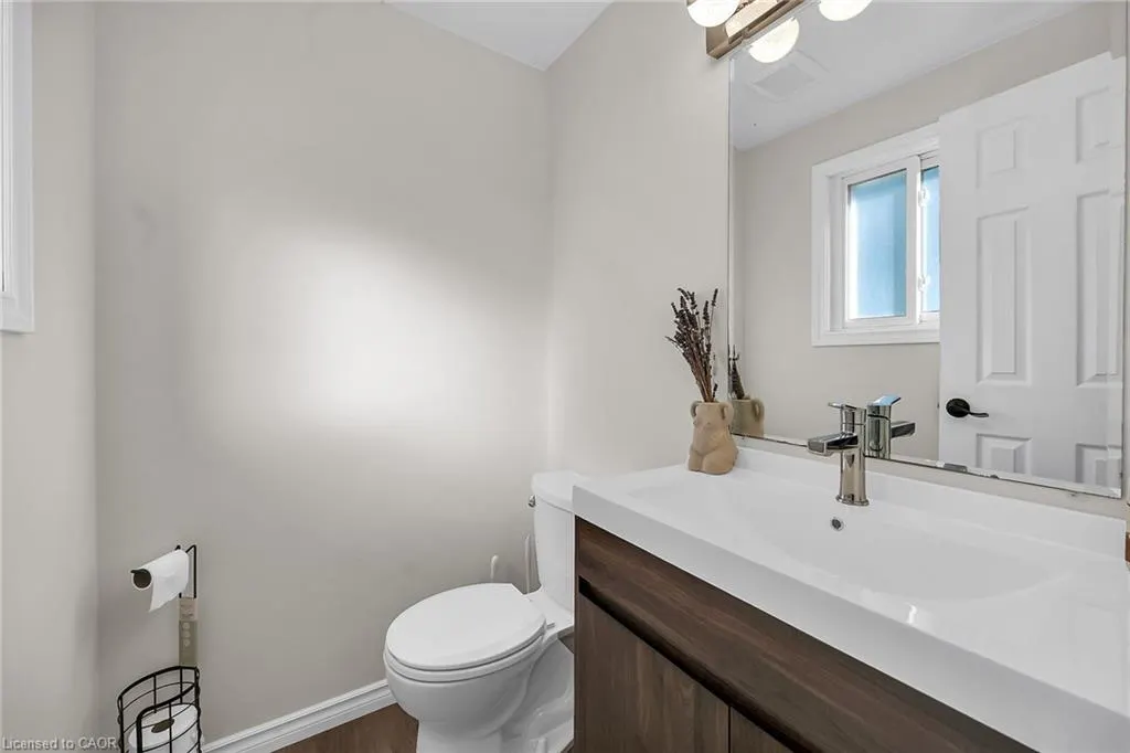 494 Kortright Road W