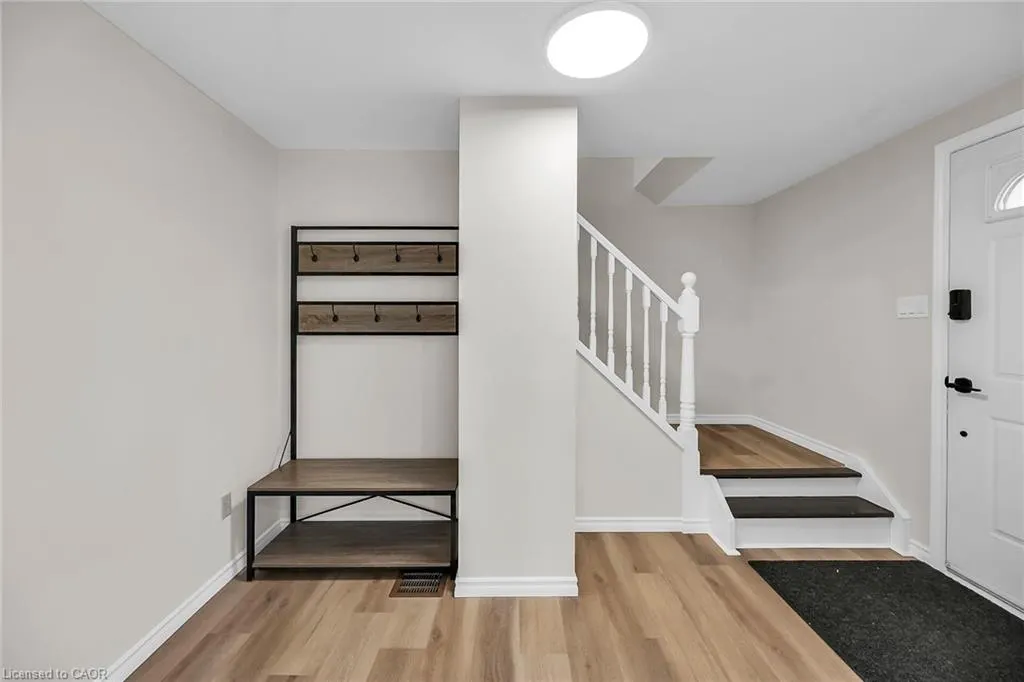 494 Kortright Road W