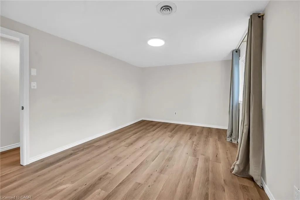 494 Kortright Road W