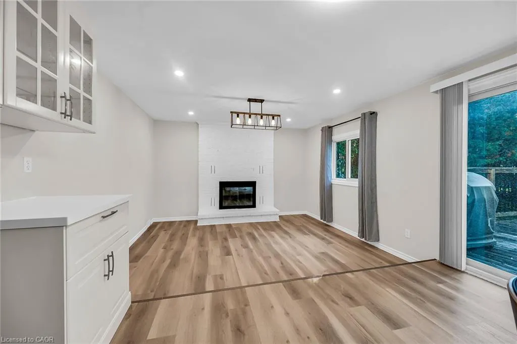 494 Kortright Road W