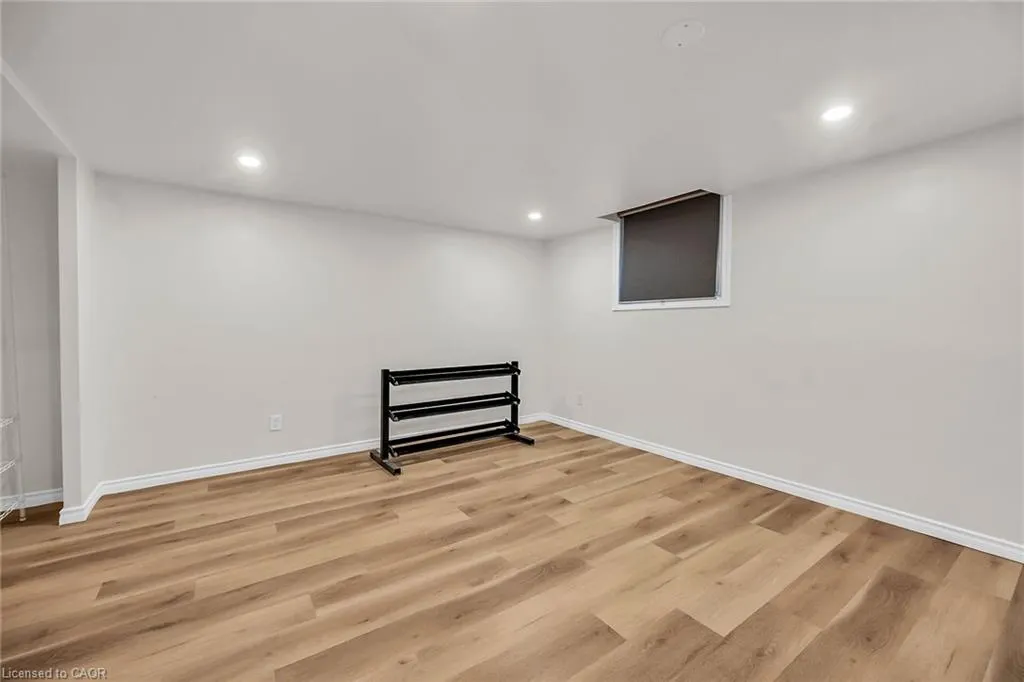 494 Kortright Road W
