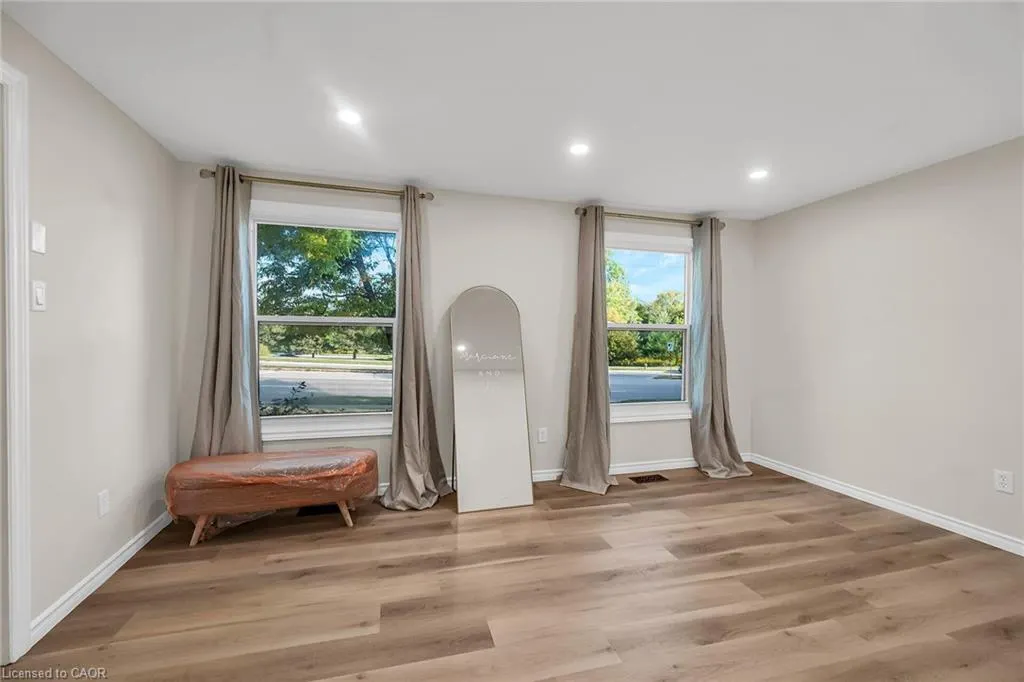 494 Kortright Road W